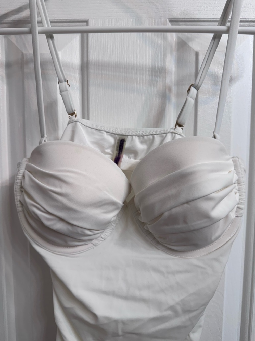 Victoria's Secret
NWOT Victoria's Secret White
Bandeau Tankini Top, Size 36B - Picture 6 of 16